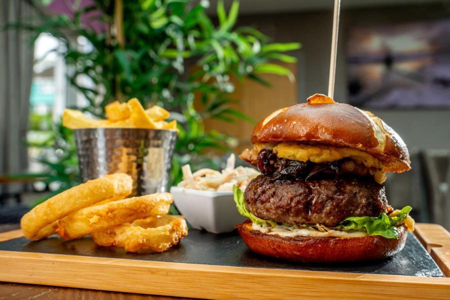 לאנדיילו The Plough Inn מראה חיצוני תמונה