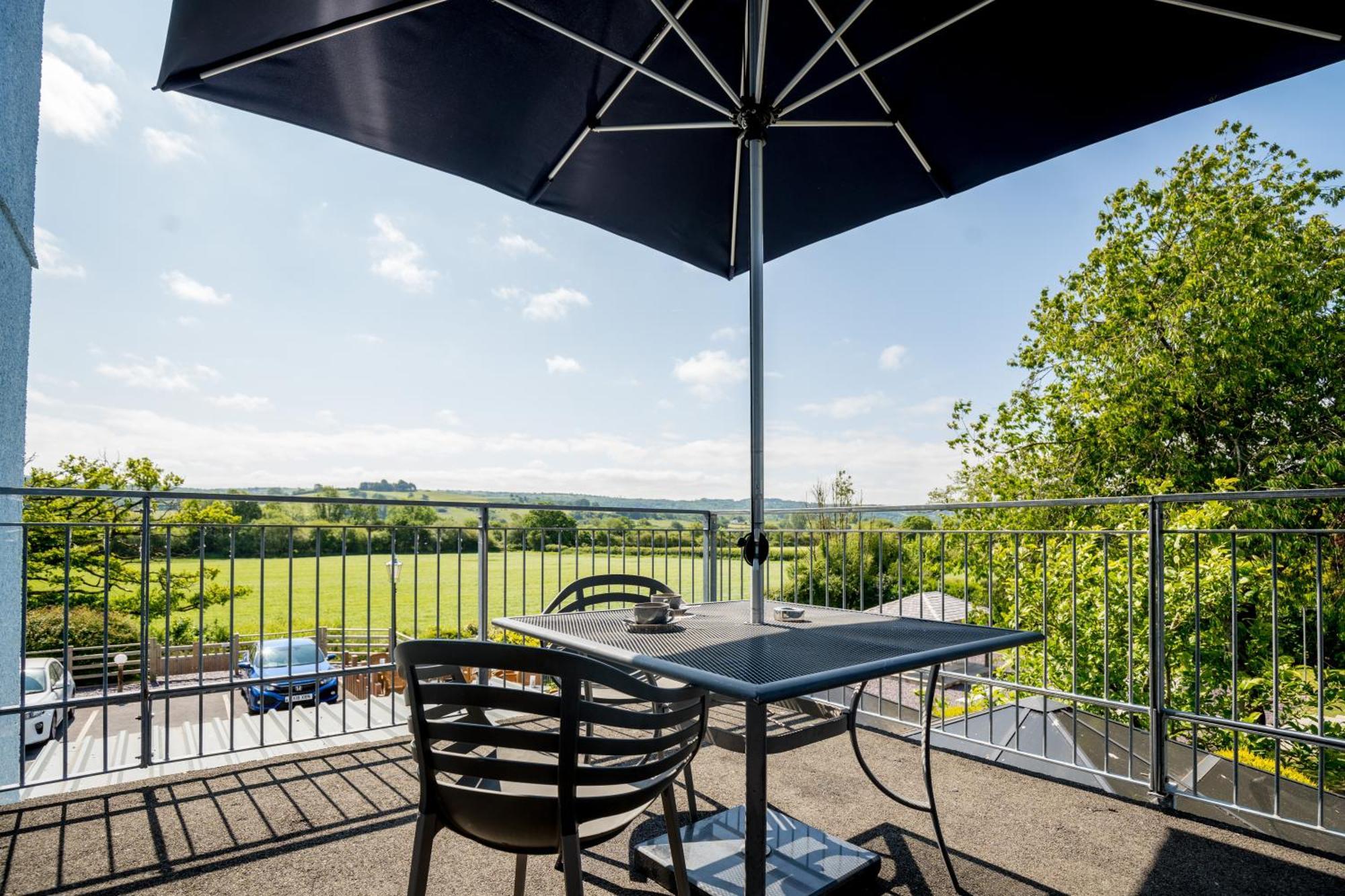 לאנדיילו The Plough Inn מראה חיצוני תמונה